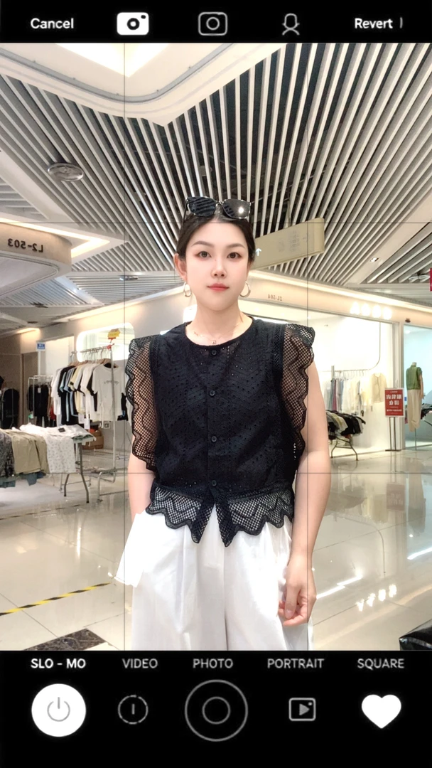 时尚百搭的荷叶边蕾丝拼接镂空短袖小衫