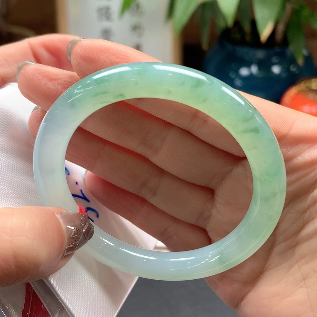 翡翠未镶嵌手镯47