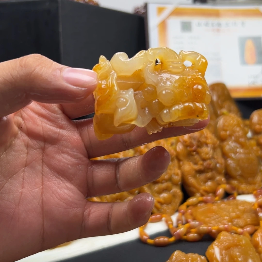未镶嵌石英质玉（黄龙玉）多样性发货，发其一