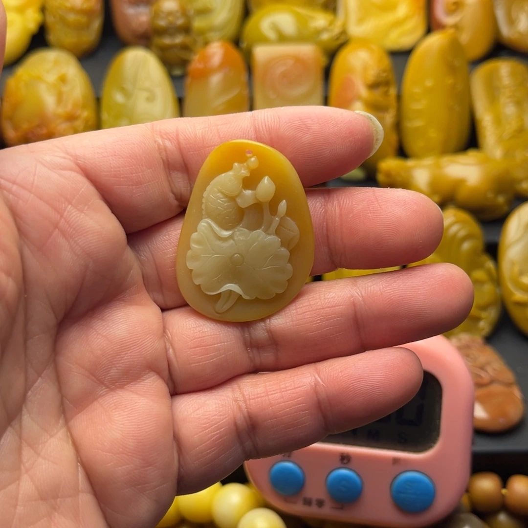 鸡***哥石英质玉未镶嵌颈饰