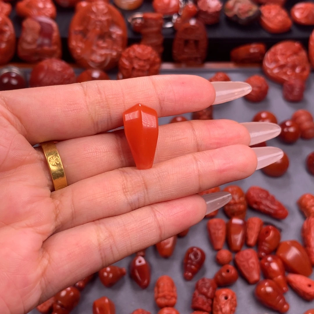未镶嵌鲨鱼呗三通10.6mm南红玛瑙
