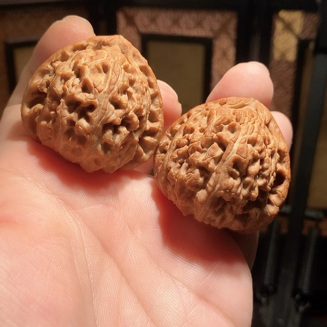 文玩核桃把件41三角白全品