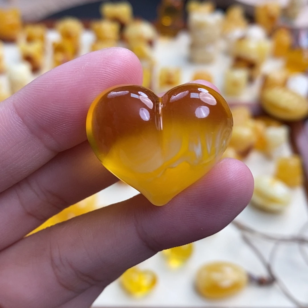 未镶嵌琥珀珠宝奇石