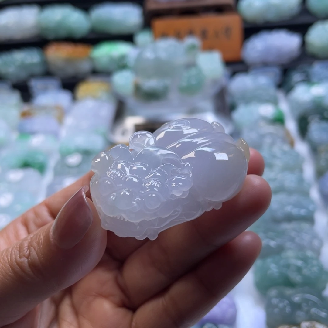 翡翠颈饰未镶嵌貔貅