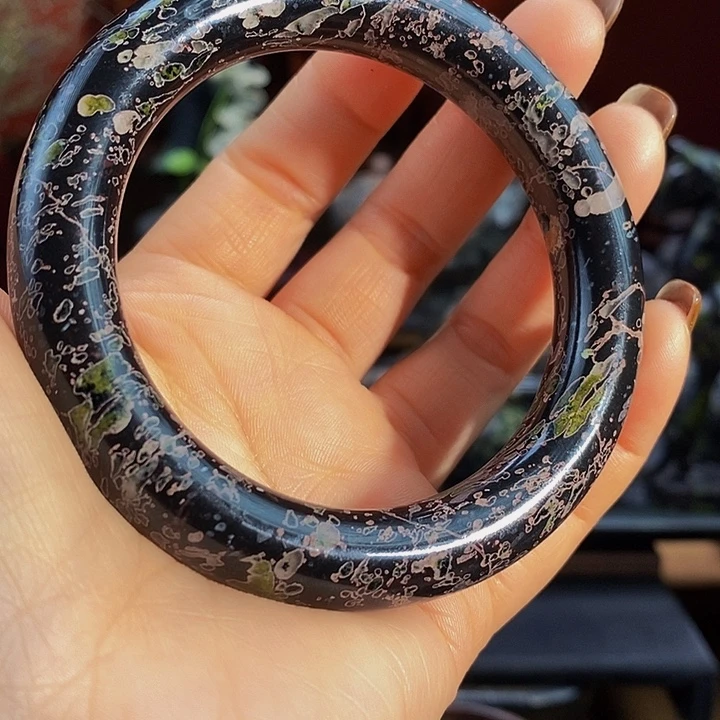 梅花玉精美梅花手镯