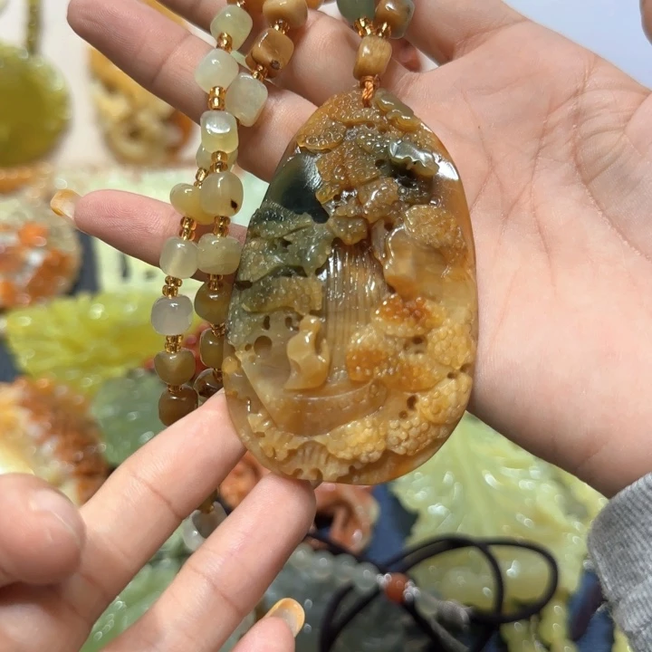 未镶嵌蛇纹石玉吊坠