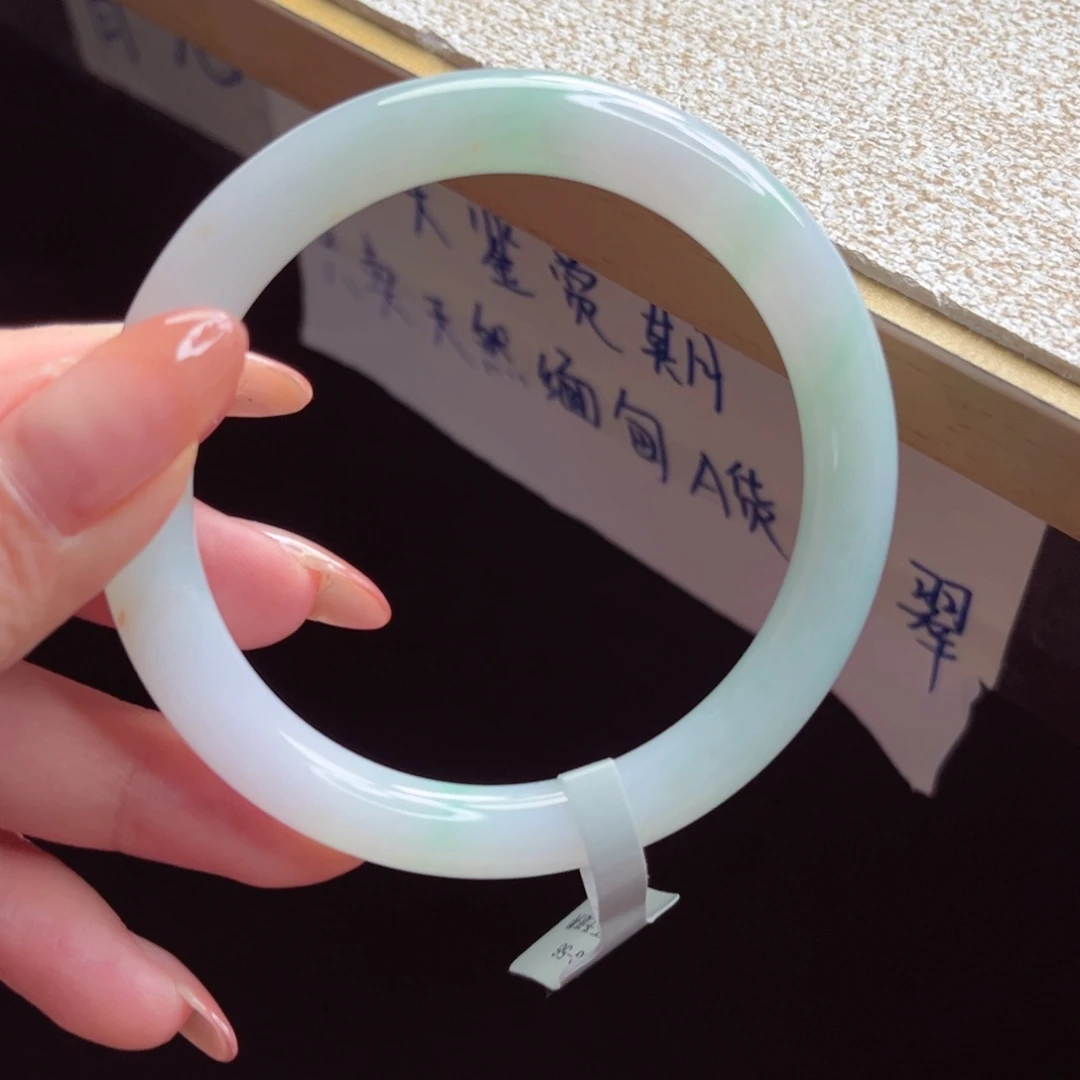 翡翠手镯未镶嵌手镯