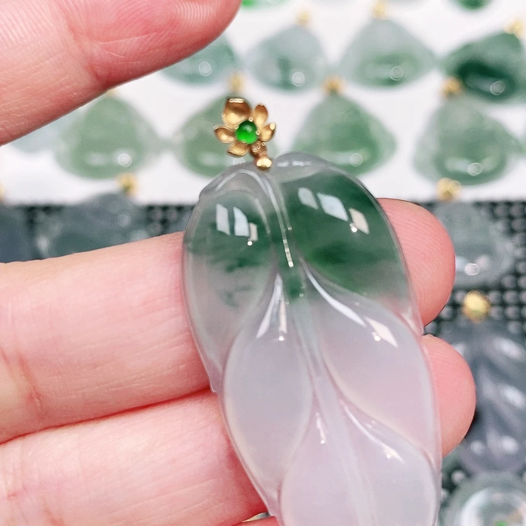 翡翠18K金镶嵌颈饰
