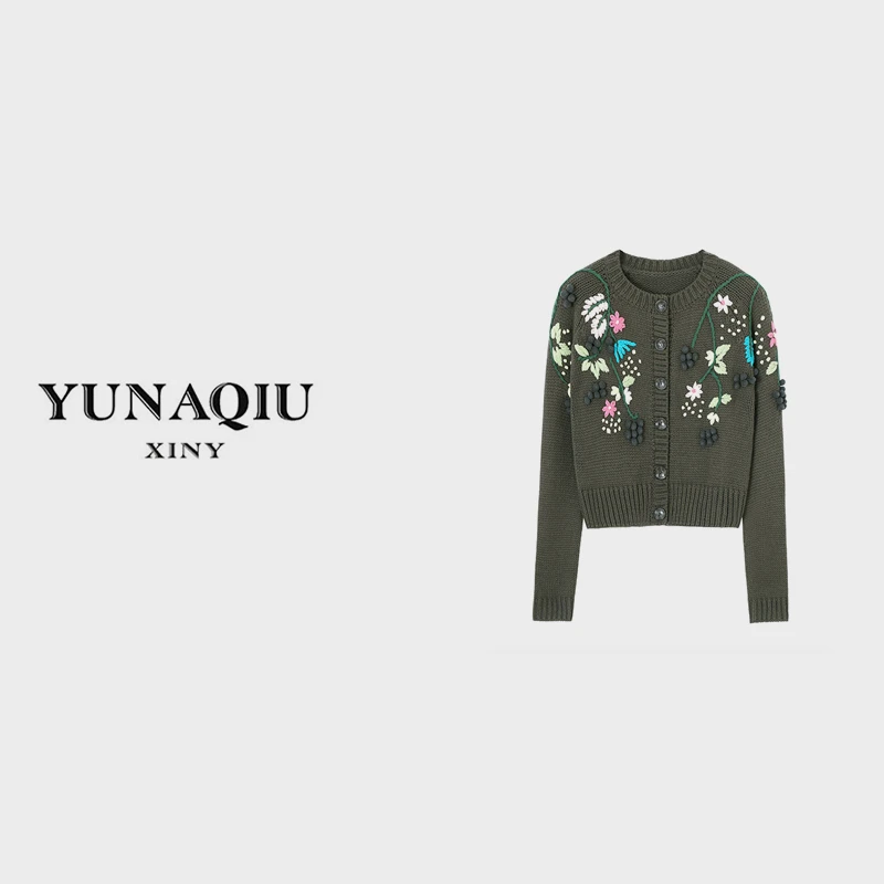 YUNAQIU女士橄榄绿超重工立体刺绣提花短款羊毛圆领毛衣外套-3038