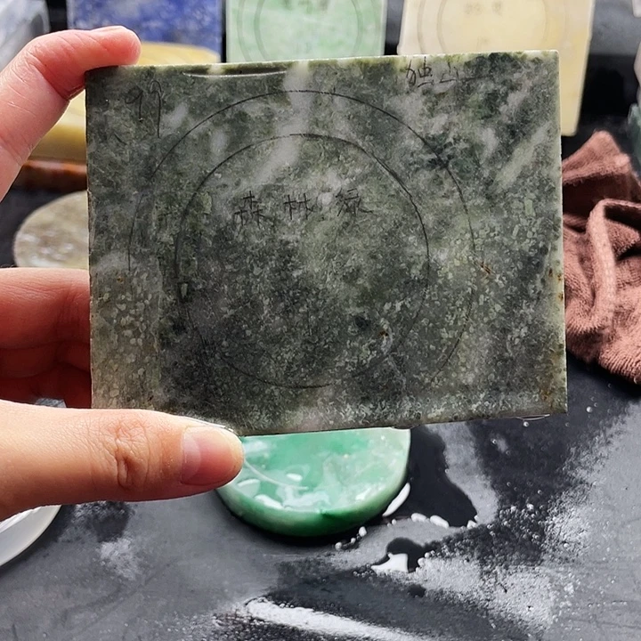 独山玉未镶嵌手镯定制