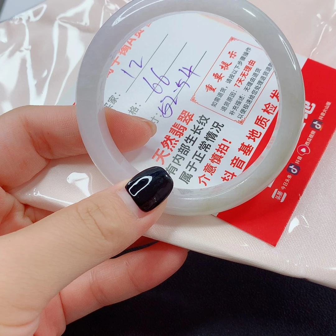 翡翠手镯未镶嵌翡翠