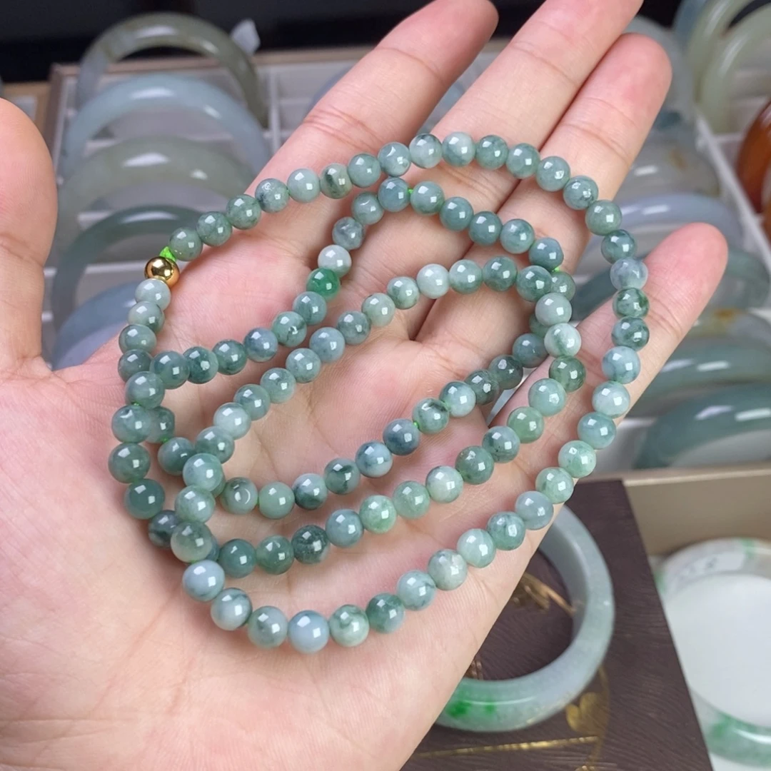 颈饰未镶嵌翡翠好