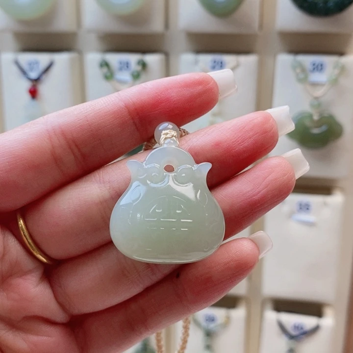 静***心和田玉未镶嵌颈饰