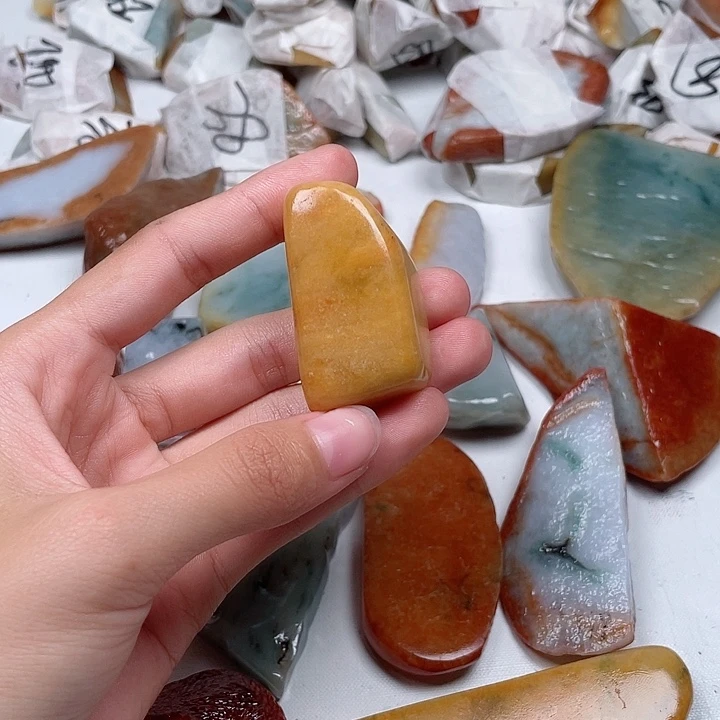 果***哈翡翠未镶嵌颈饰翡翠