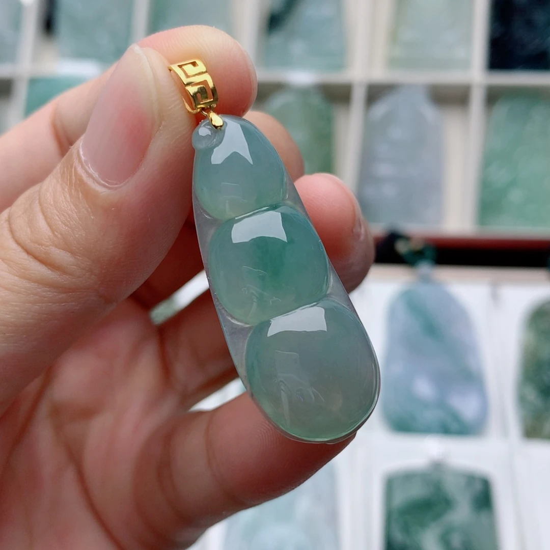 翡翠未镶嵌颈饰平安豆