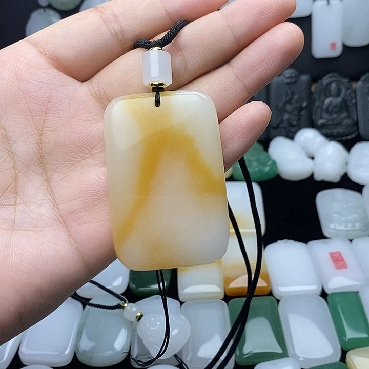 元***哥颈饰未镶嵌石英质玉