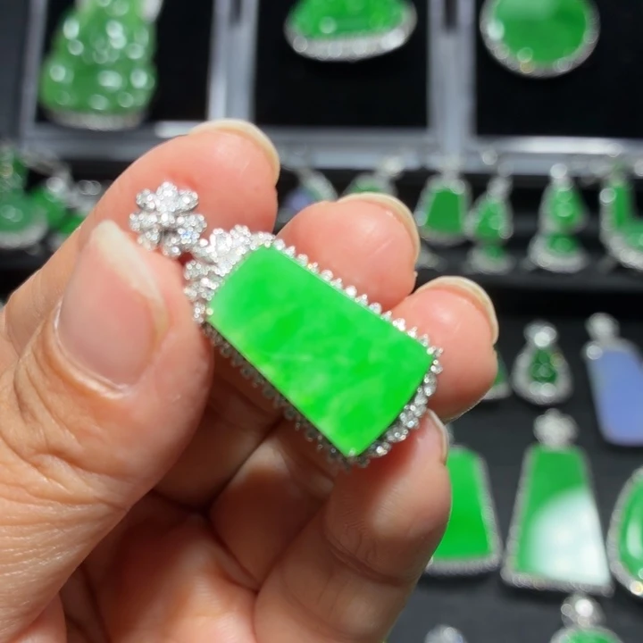 翡翠18K金镶嵌吊坠(不含链)翡翠