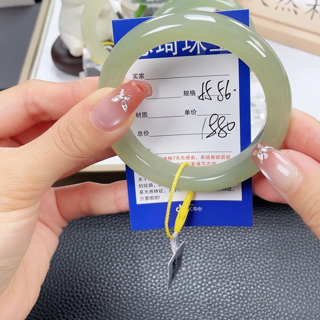 和田玉未镶嵌手镯