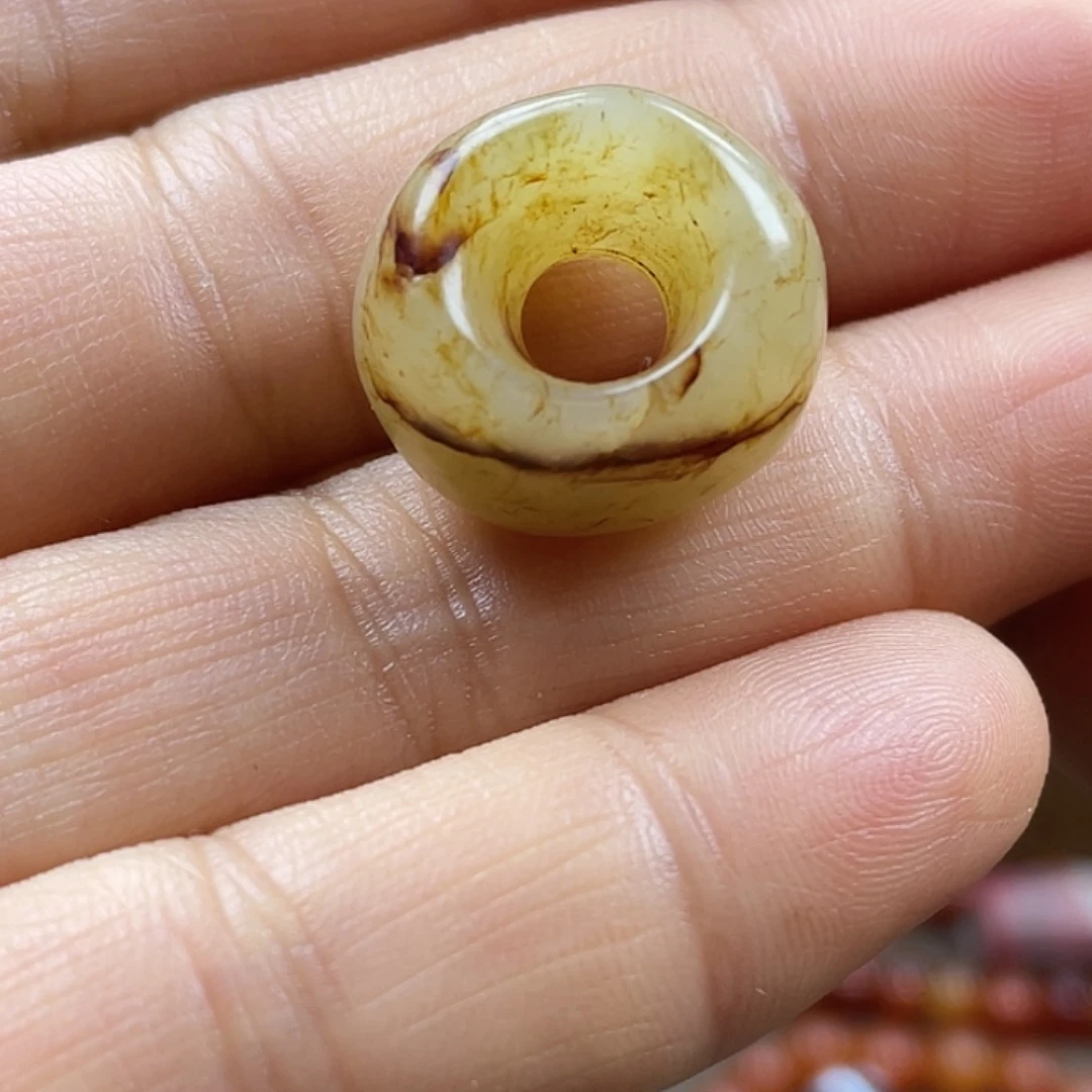 夏***虹和田玉未镶嵌颈饰