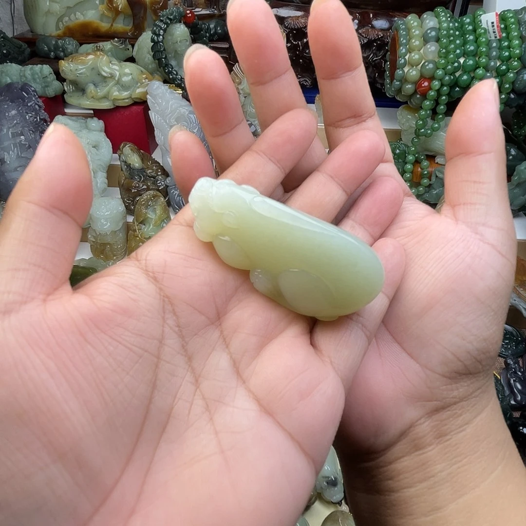 未镶嵌和田玉把件满****河