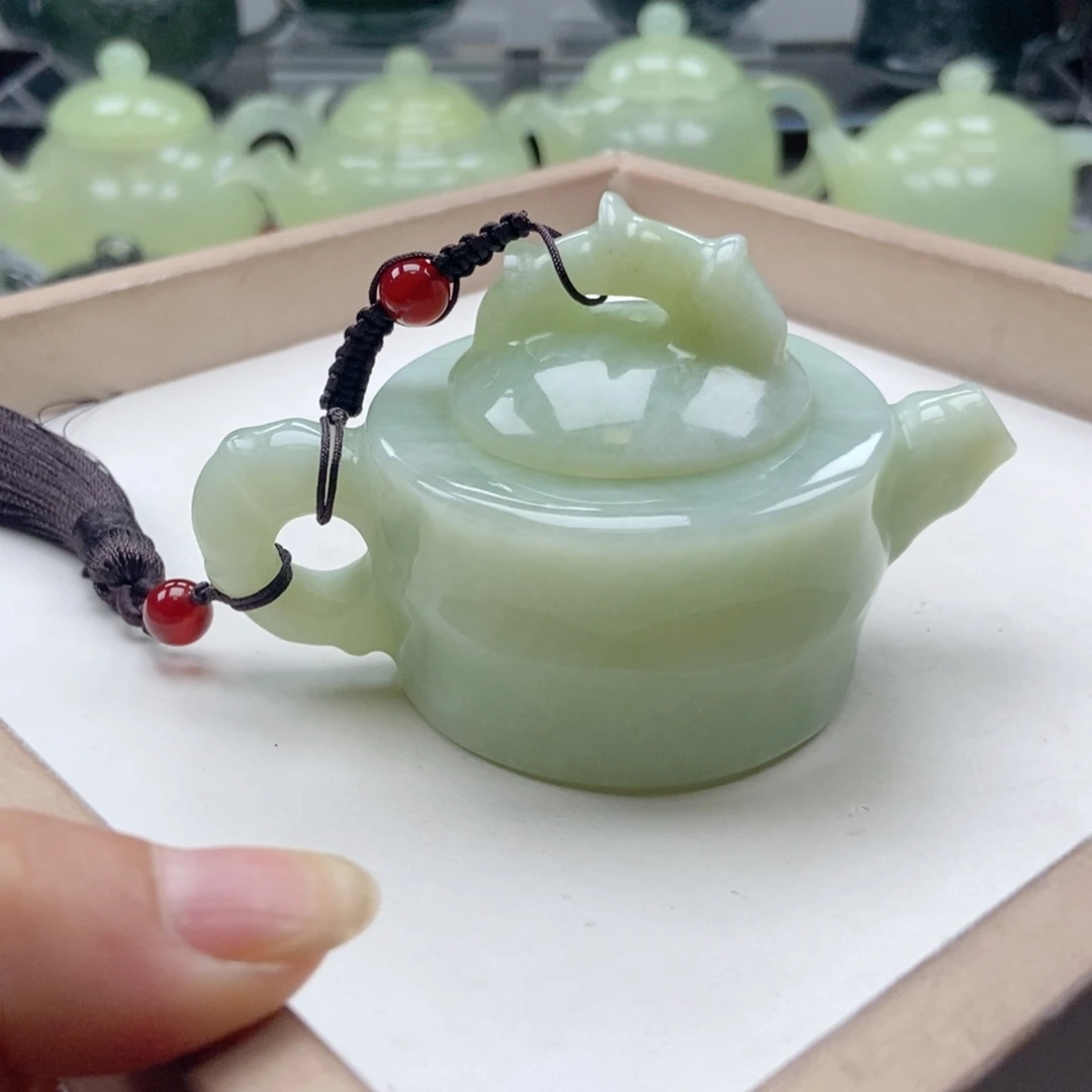 蛇纹石玉未镶嵌壶