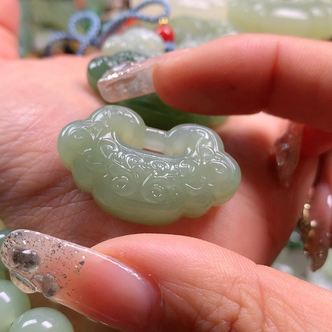 和田玉未镶嵌吊坠瑶**?