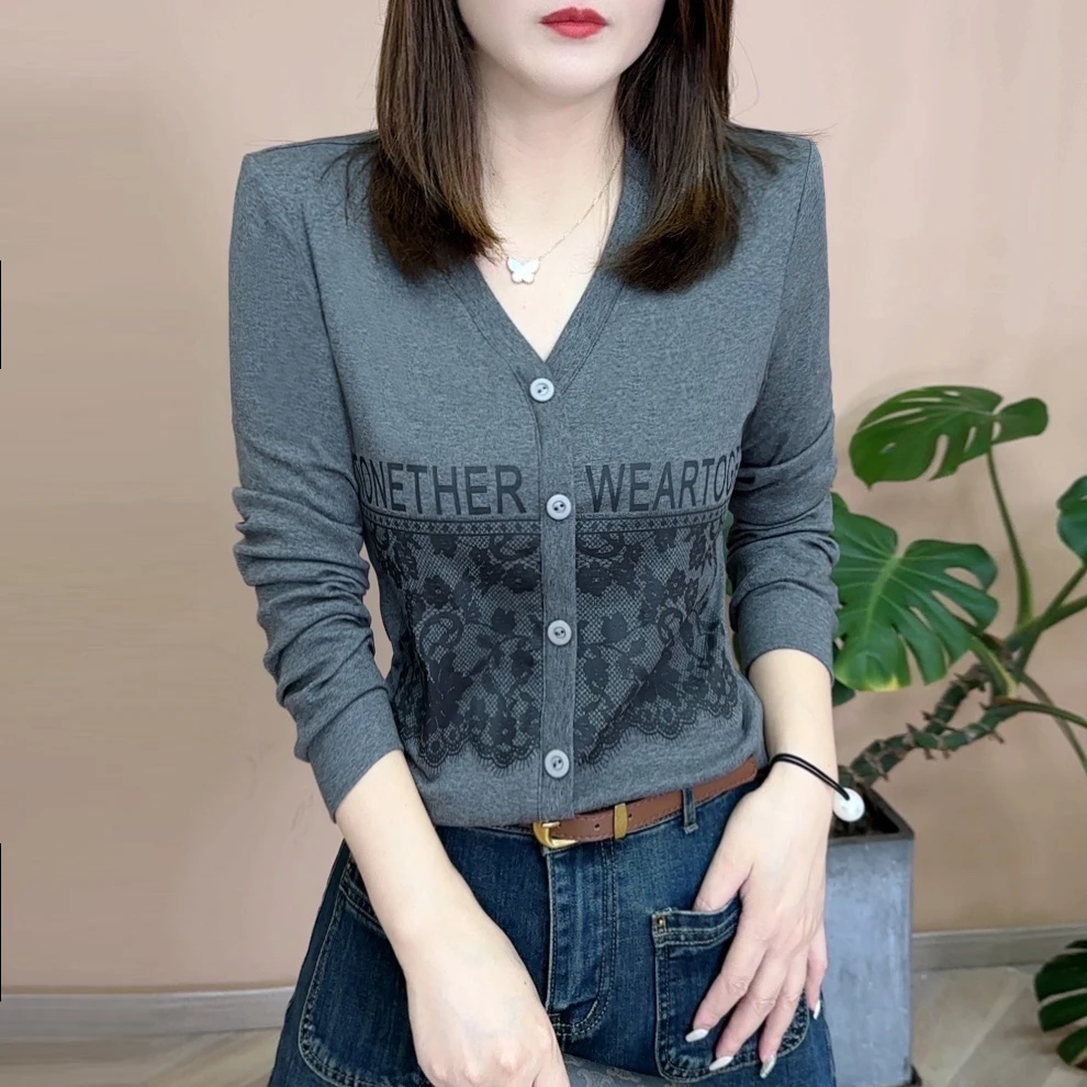 秋季新款时尚V领套头小衫打底洋气百搭显瘦遮肚长袖印花减龄上衣
