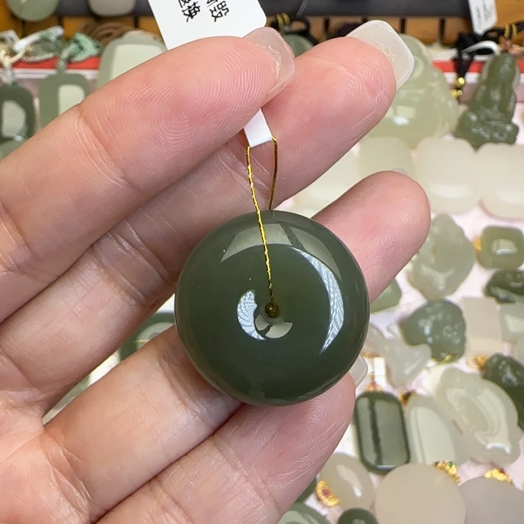 慧***子和田玉未镶嵌颈饰