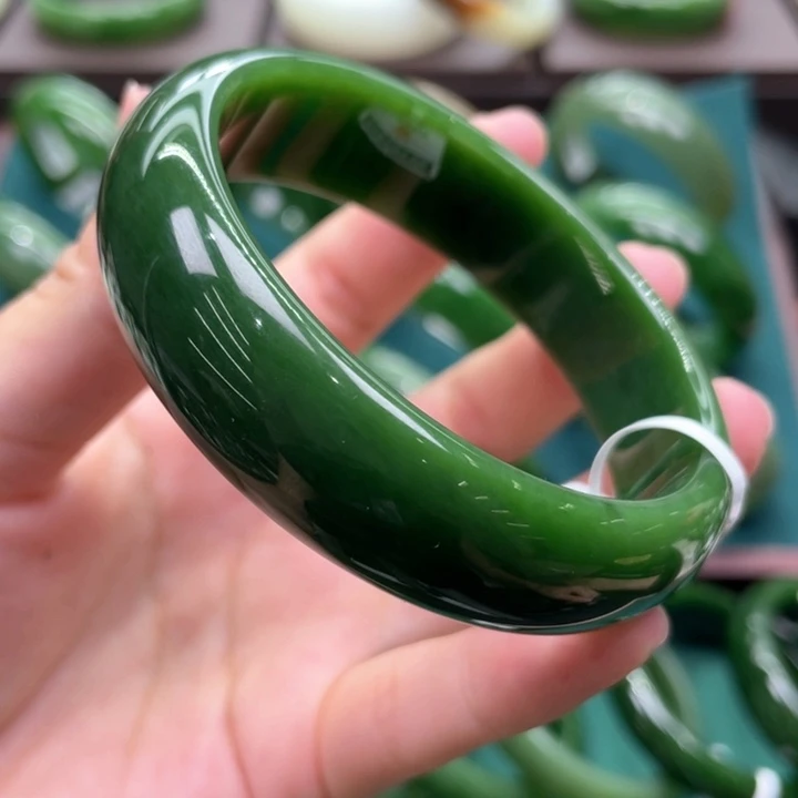 和田玉（碧玉）未镶嵌手镯