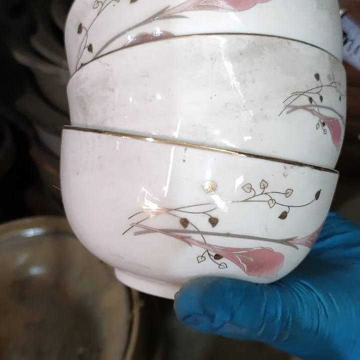 摆件盘子碗茶壶啥都有