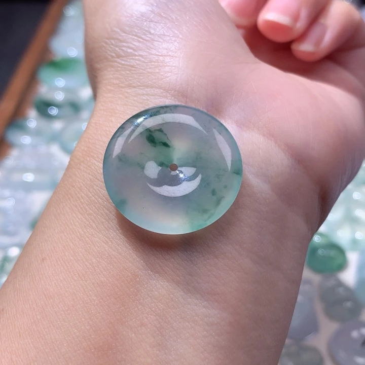 颈饰未镶嵌翡翠冰种飘花平安扣