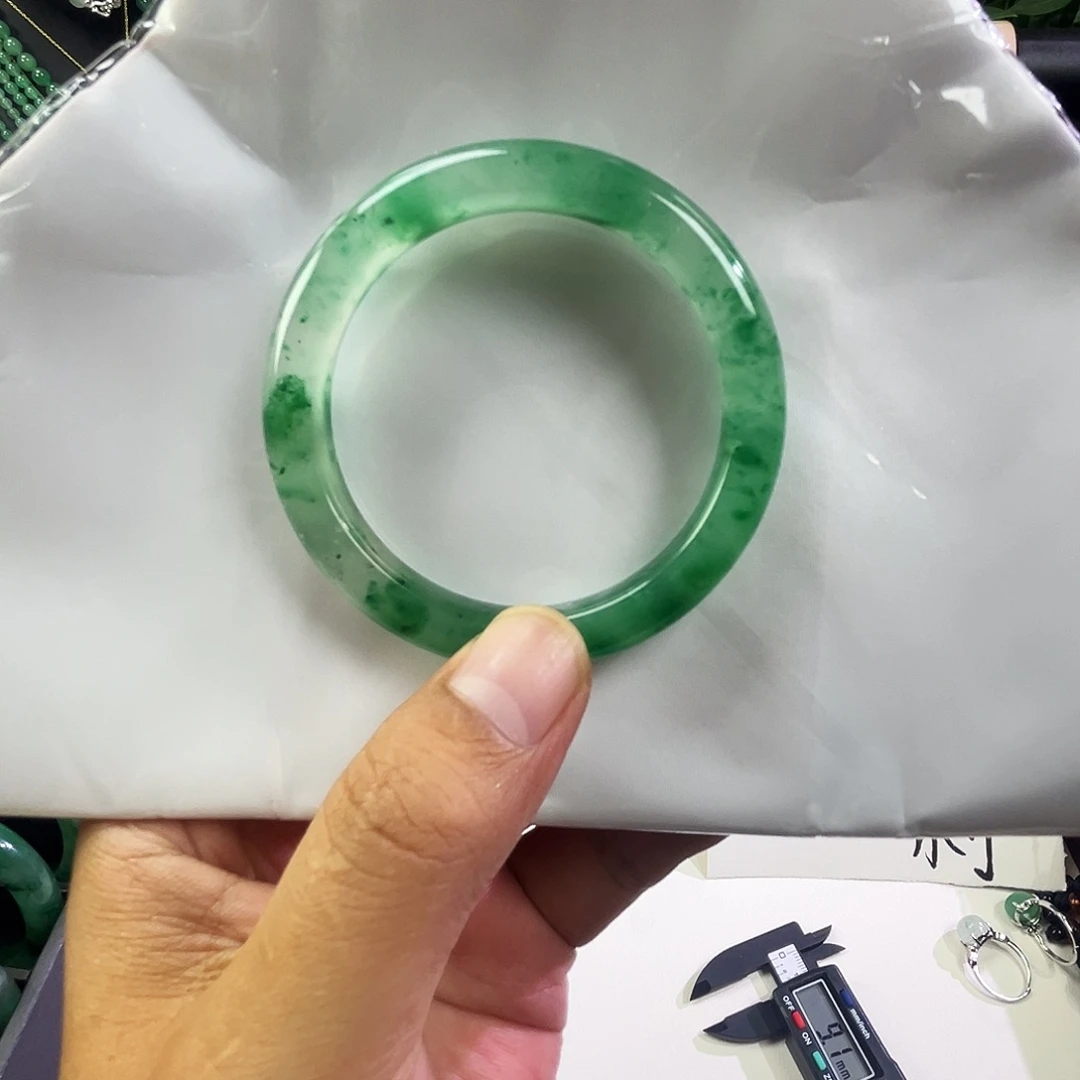 石英质玉手镯未镶嵌52