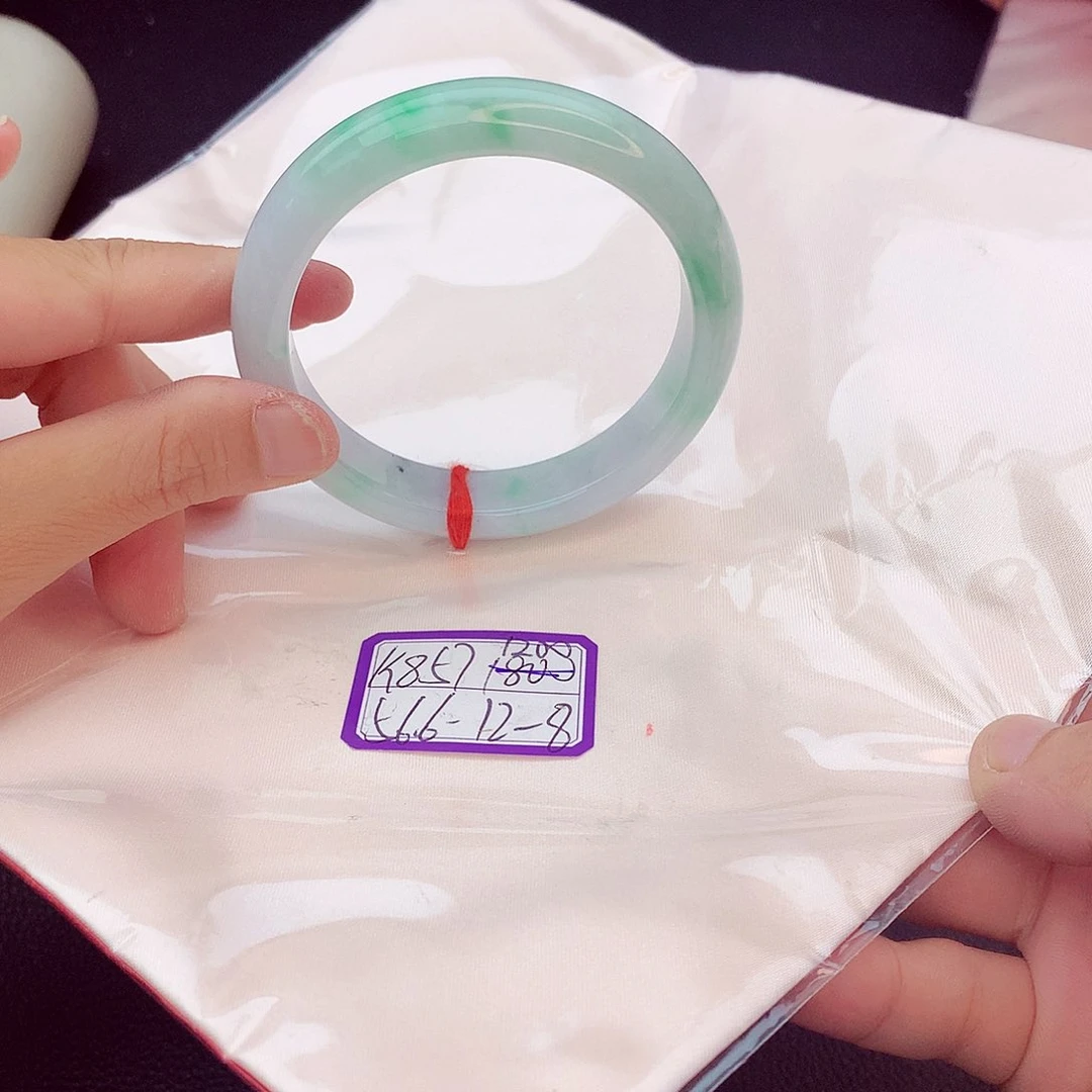 翡翠手镯未镶嵌翡翠