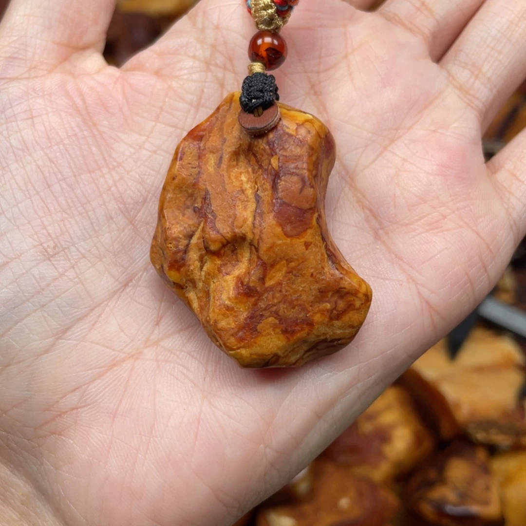 未镶嵌琥珀珠宝奇石