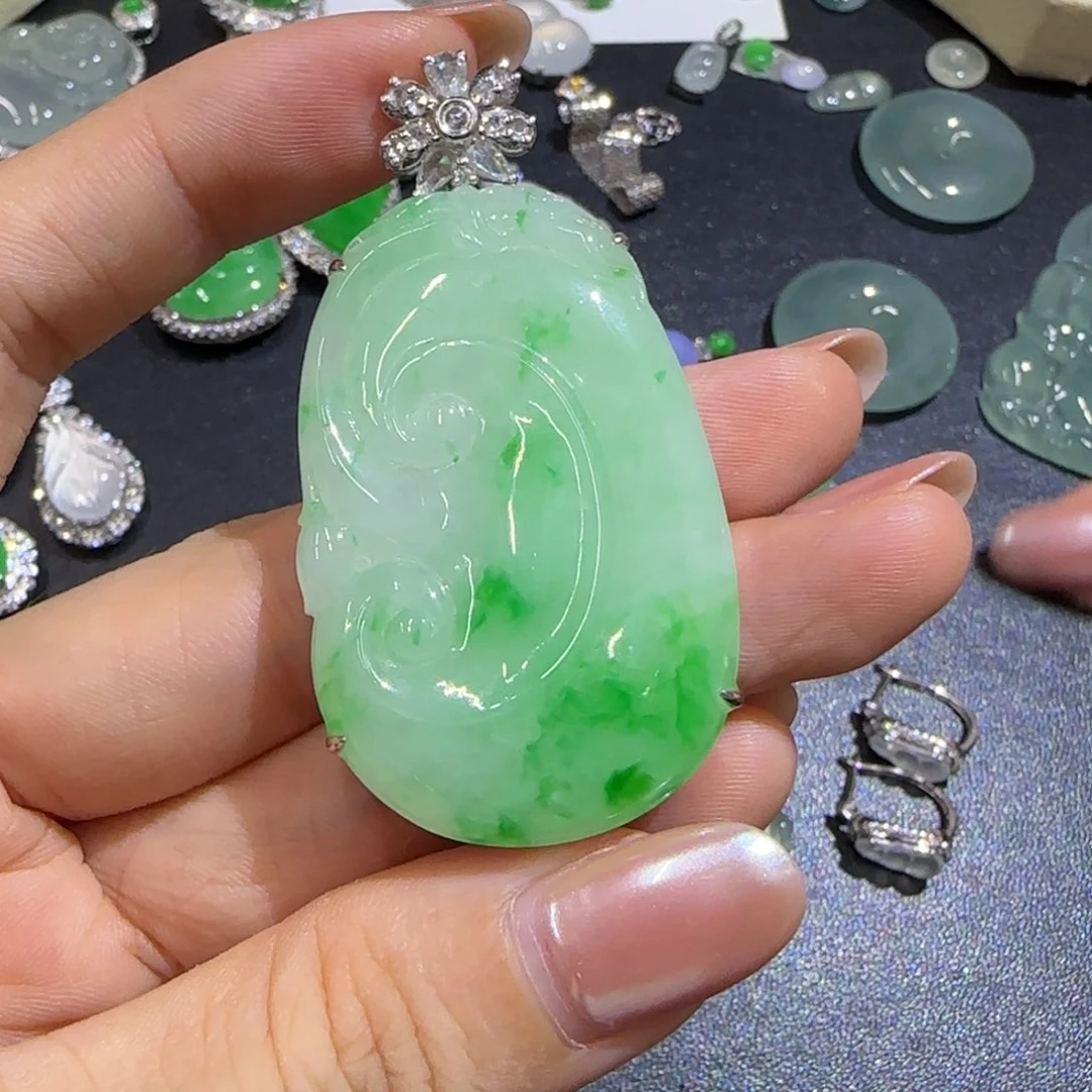 翡翠18K金镶嵌颈饰精品