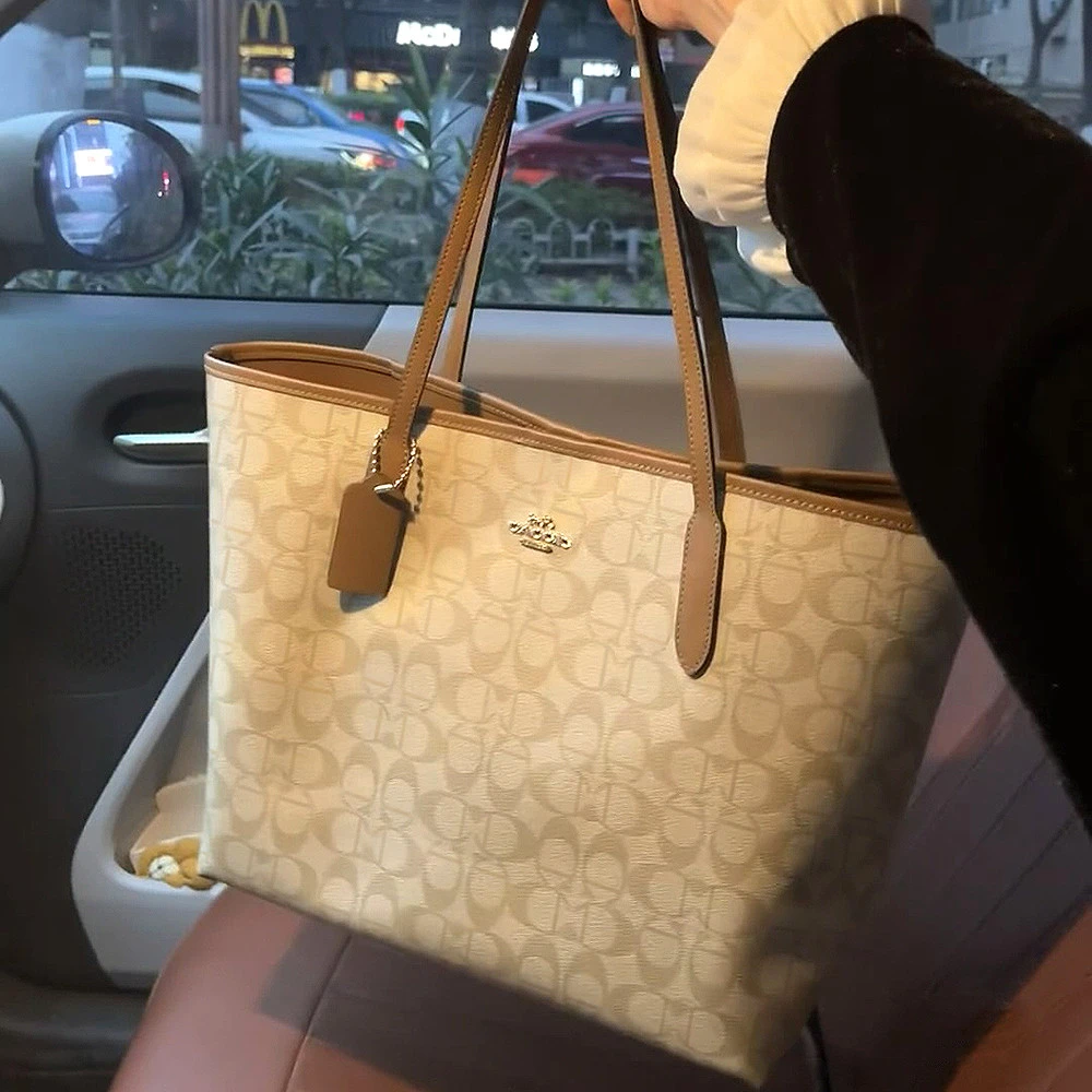 奶茶色tote包新款购物袋2025新款百搭印花托特包大容量单肩腋下包