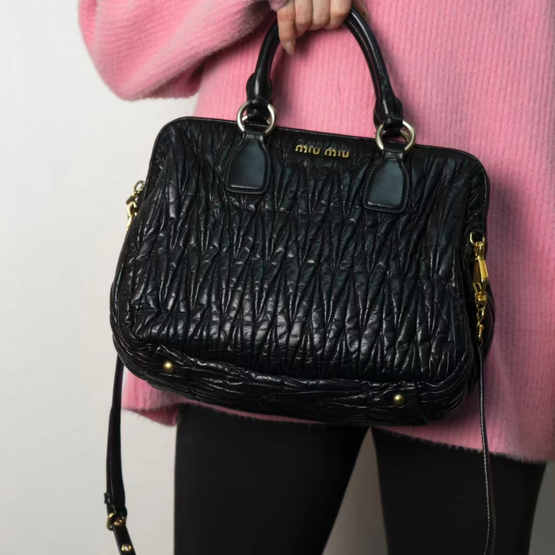 95新 MIU MIU/缪缪 黑金褶皱托特/手提斜挎/30/K04116AD17