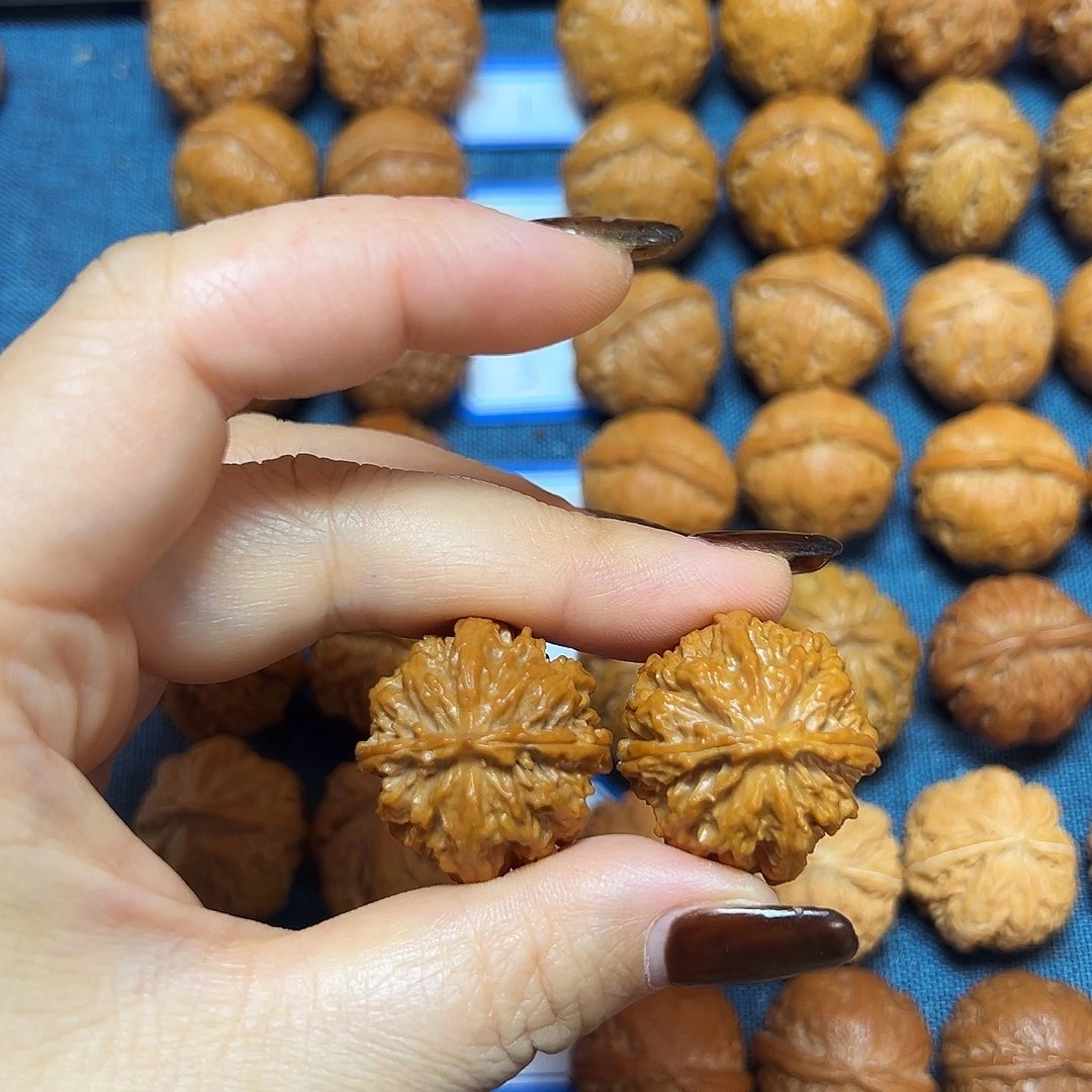 晓***冬吊坠文玩核桃八棱绣球