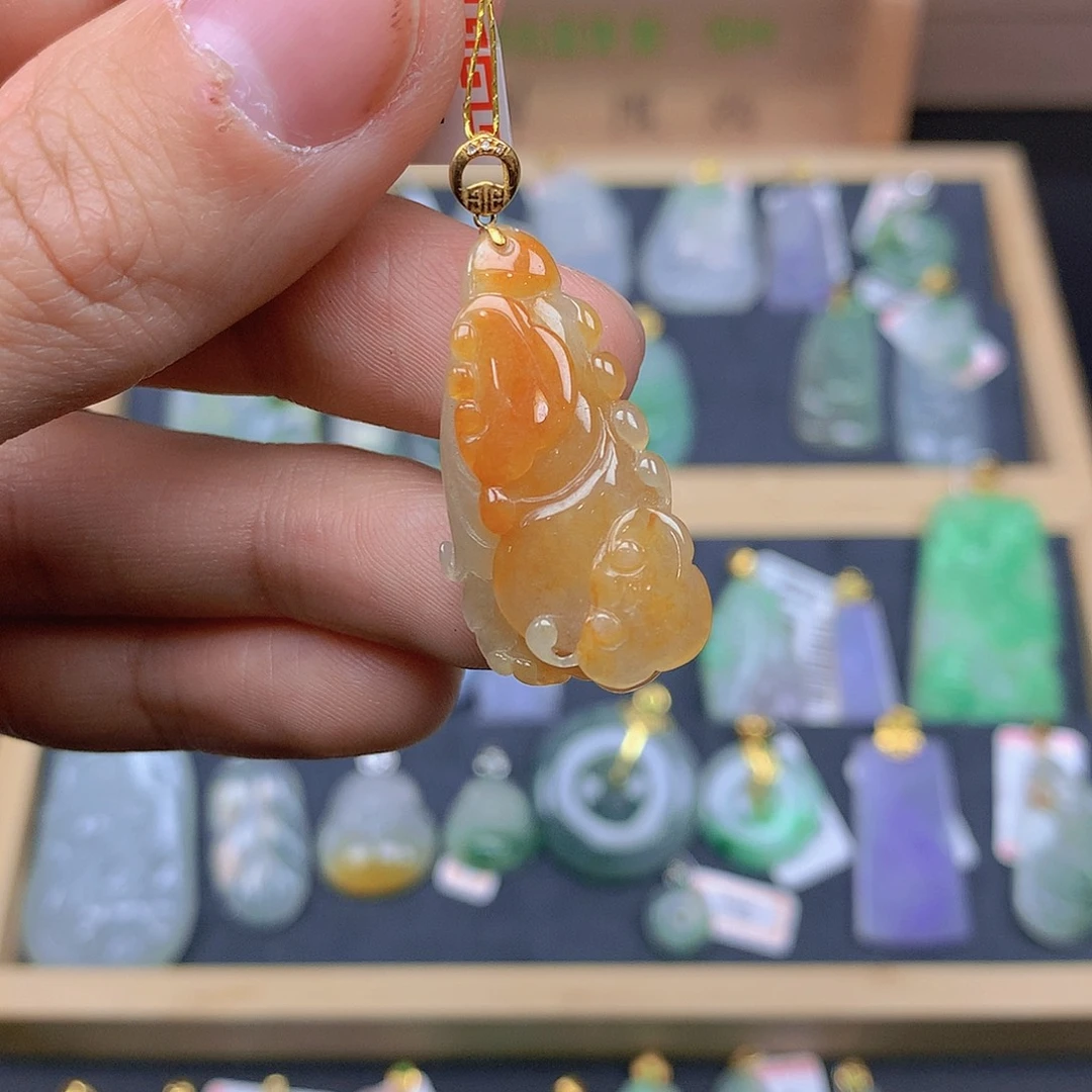 翡翠颈饰18K金镶嵌翡翠