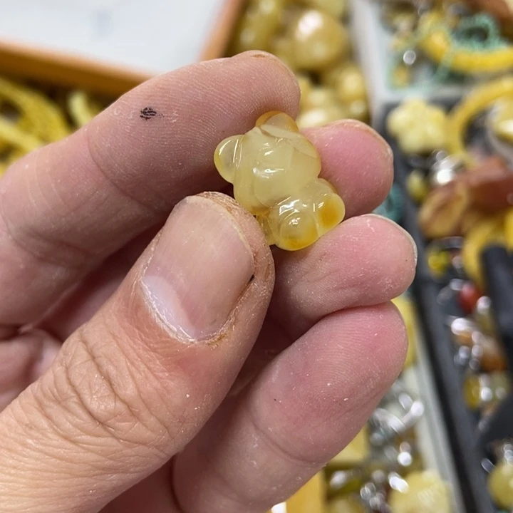 未镶嵌蜜蜡裸石吊坠