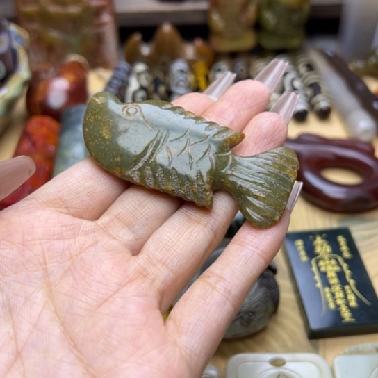 蛇纹石玉未镶嵌颈饰