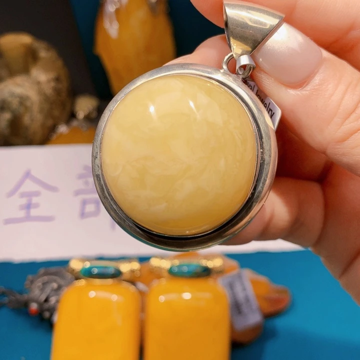 哈***妈琥珀颈饰未镶嵌波兰设计款琥珀蜜蜡