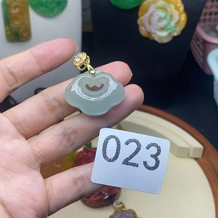 吊坠(赠链)未镶嵌翡翠
