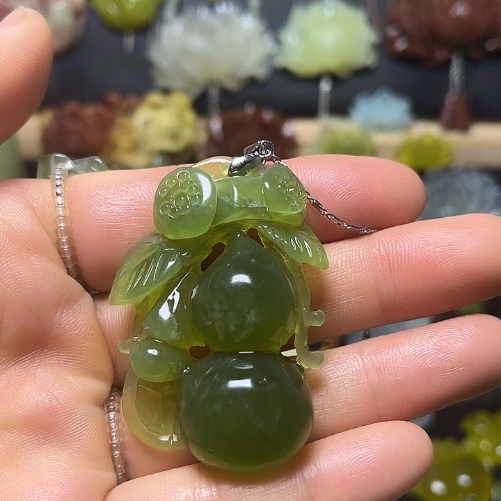 蛇纹石玉未镶嵌颈饰