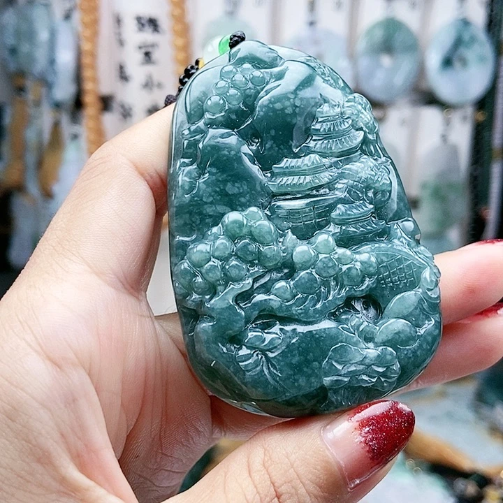 颈饰足铂镶嵌翡翠翡翠