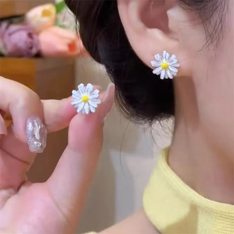 铜合金耳饰 森系小雏菊耳钉韩版清新简约花朵耳环精致耳饰新款