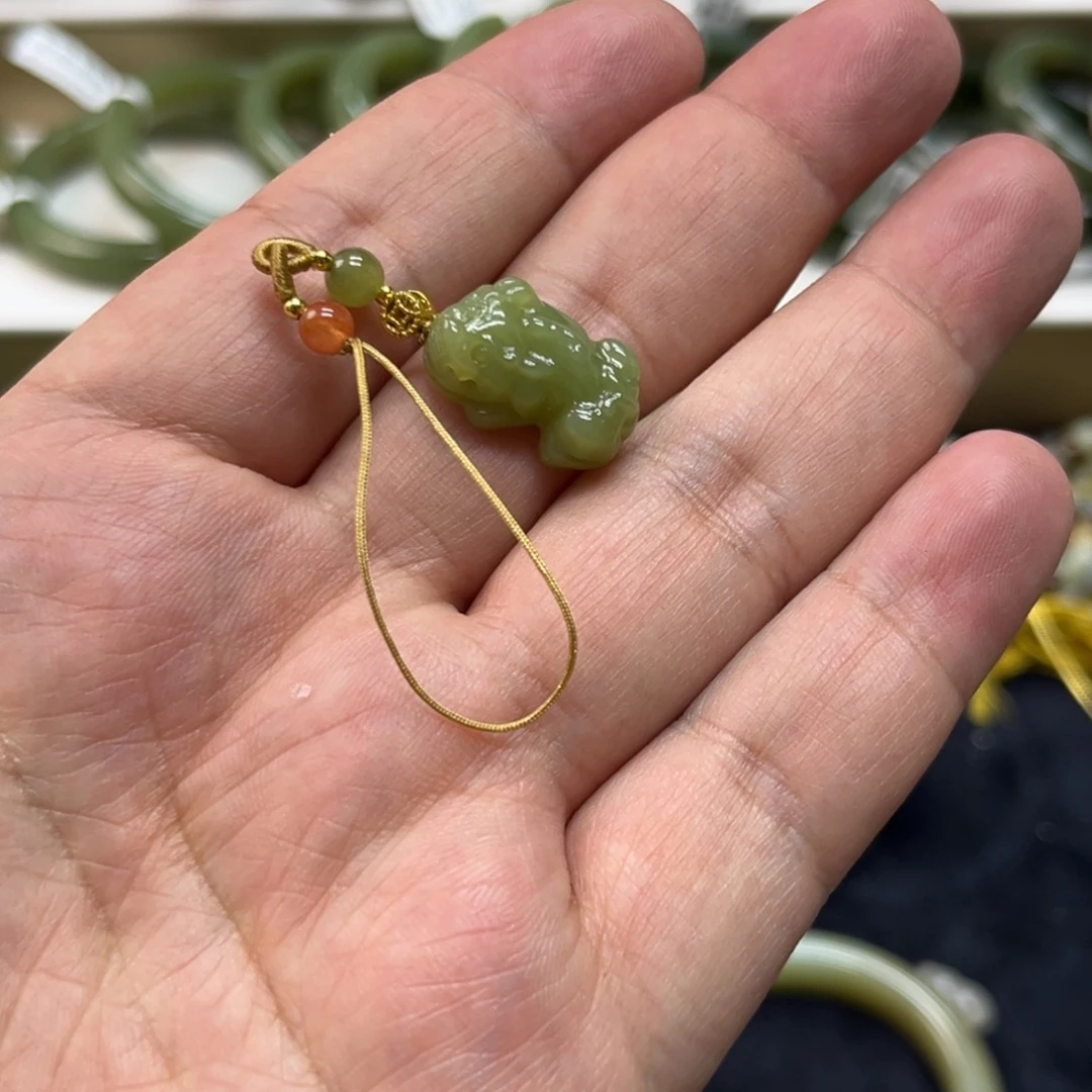一***暖未镶嵌和田玉车挂