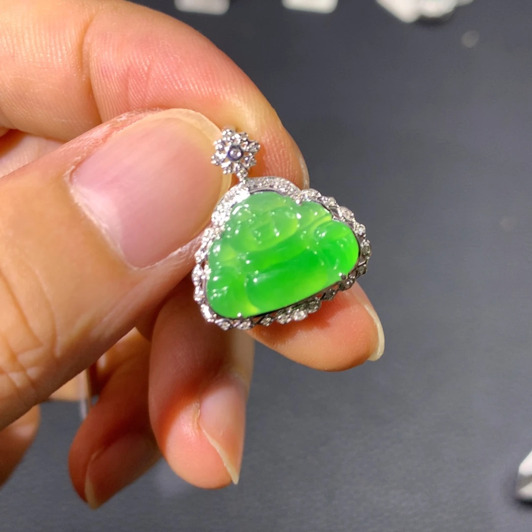 翡翠18K金镶嵌颈饰翡翠