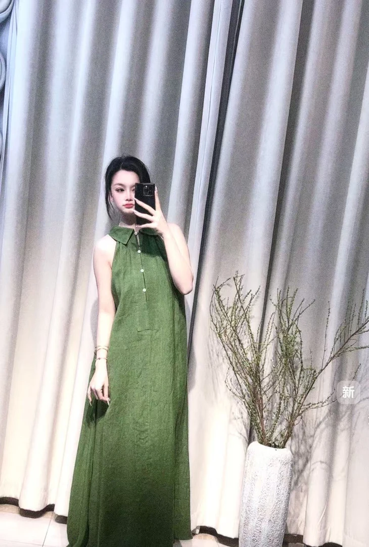 （夏天的风） 盐缩砂洗肌理感慵懒风挂脖连衣裙