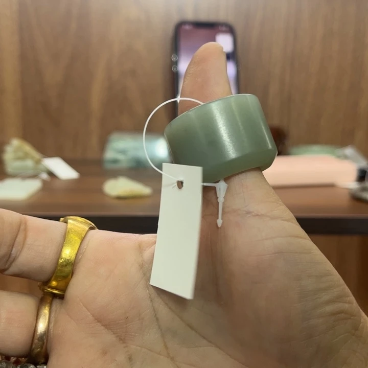 未镶嵌戒指和田玉